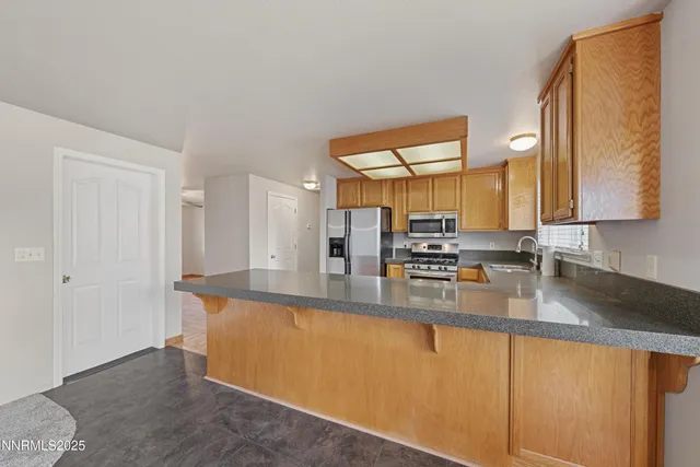 a view of empty room with window