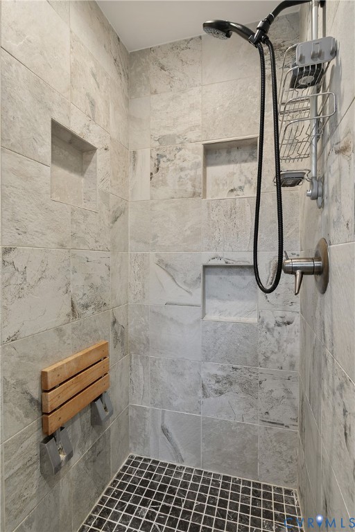 4541 Arrowhead Road Richmond, VA 23235 - Photo 25 of 67 Main level ensuite bath