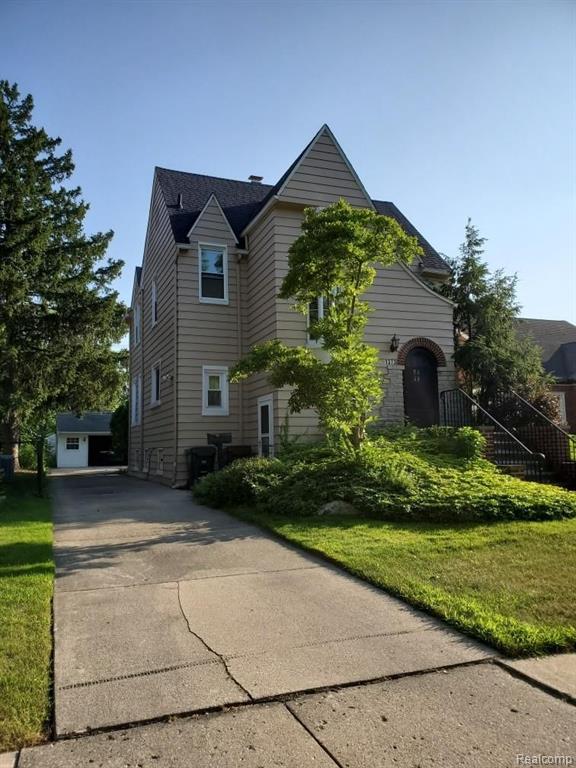 1373 Roslyn Road Grosse Pointe Woods, MI 48236 - Photo 1 of 2