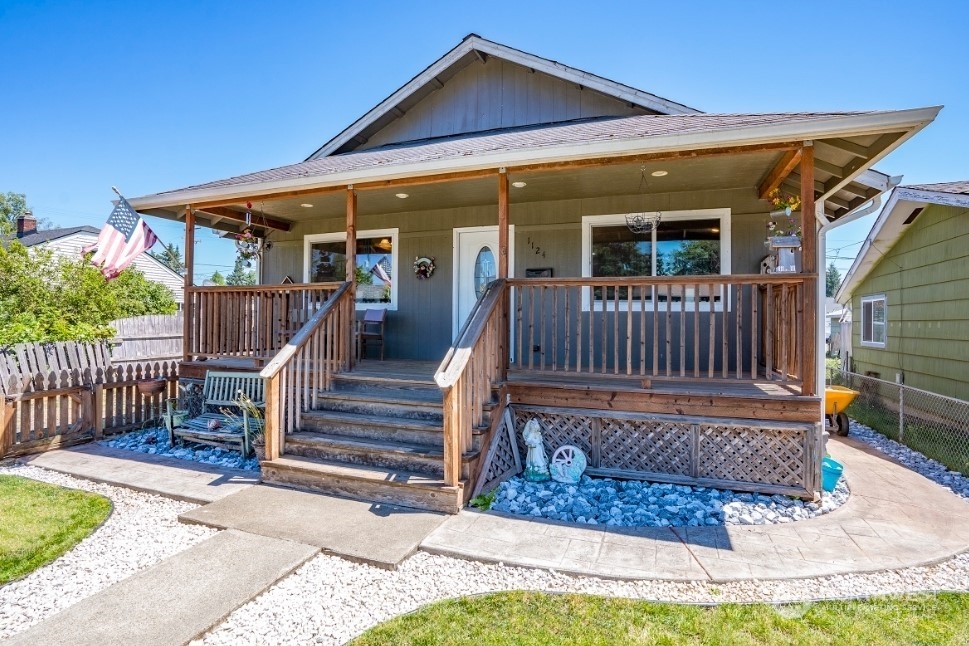 1124 J Street Centralia, WA 98531 - Photo 1 of 26