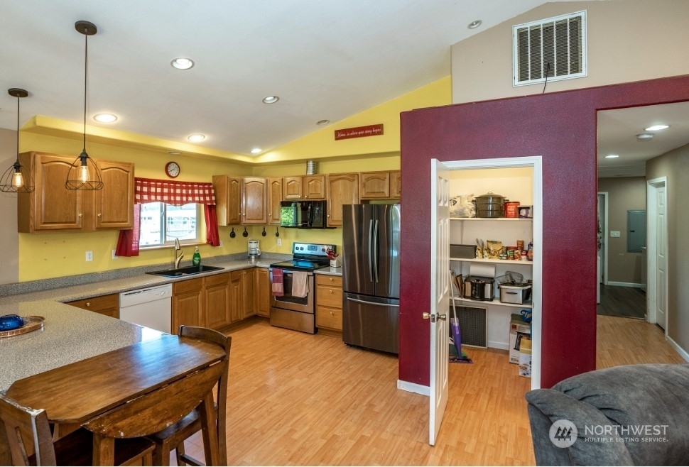 1124 J Street Centralia, WA 98531 - Photo 11 of 26