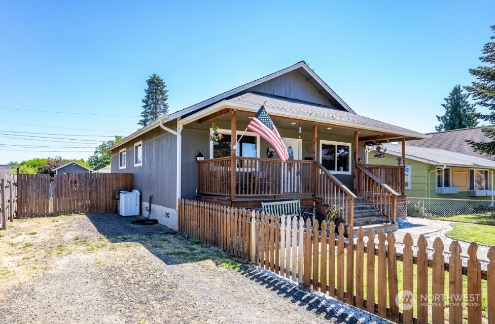 1124 J Street Centralia, WA 98531 - Photo 3 of 26