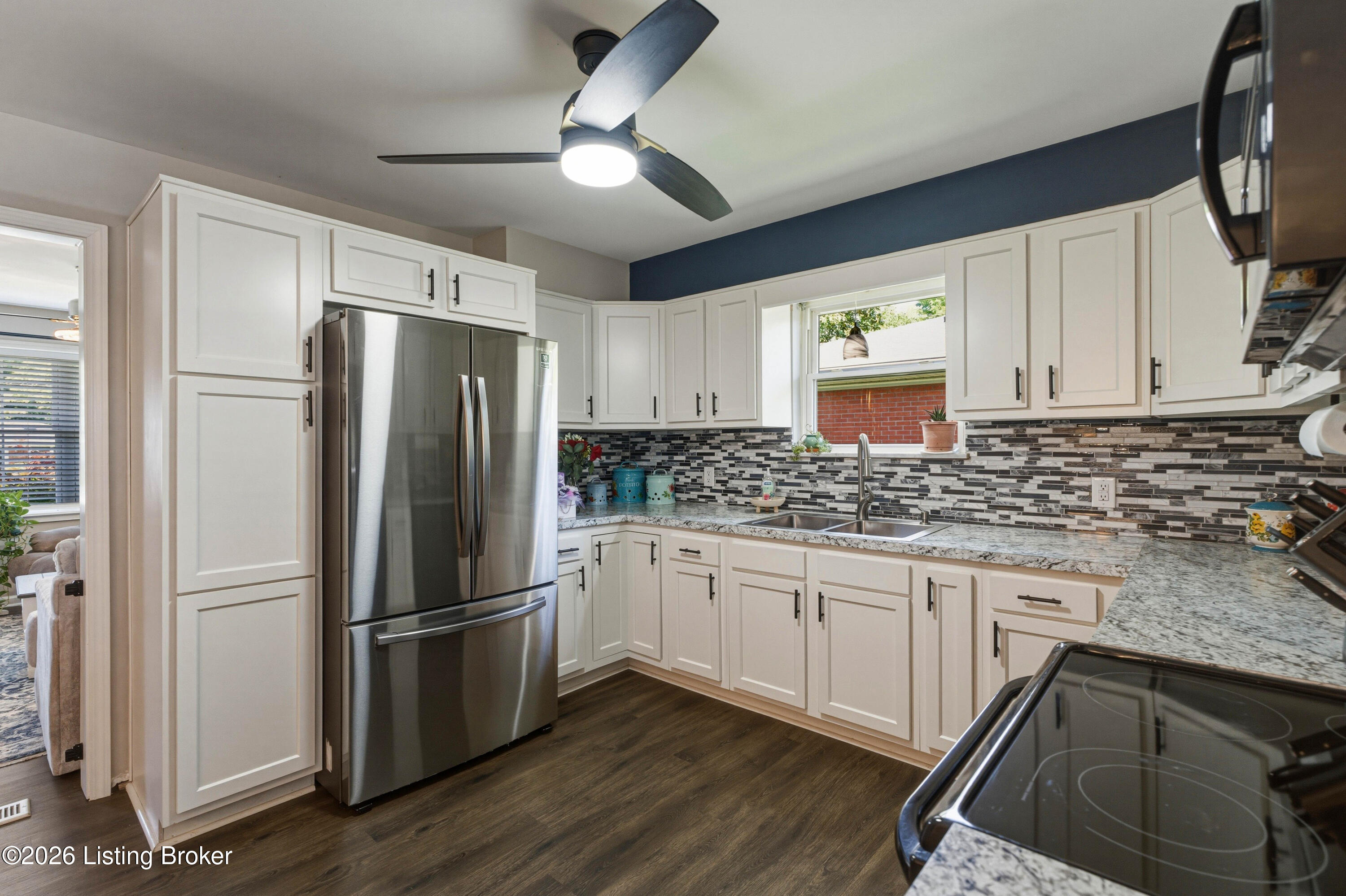 10707 Torrington Road Louisville, KY 40272 - Photo 7 of 65 DSC01723