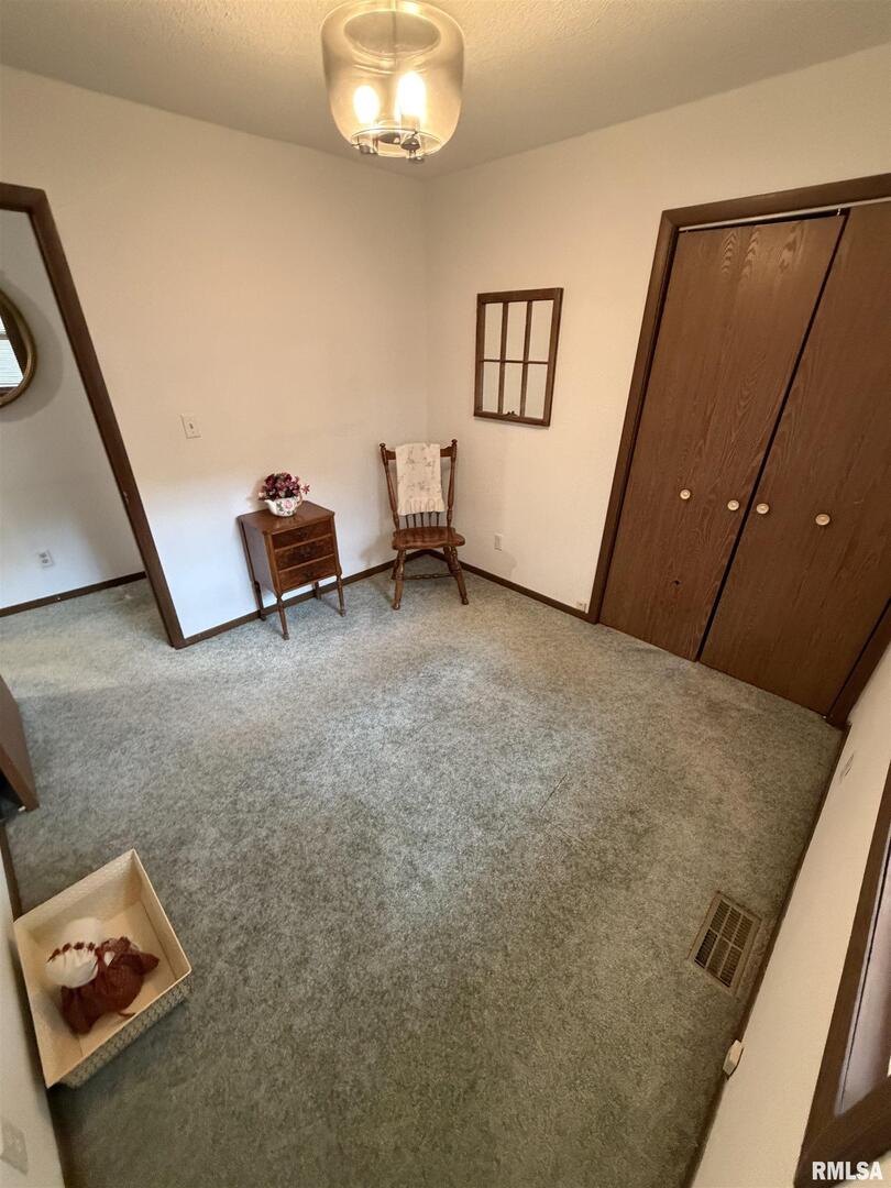 420 North 9th Street Benton, IL 62812 - Photo 11 of 26 a view of a room with windows