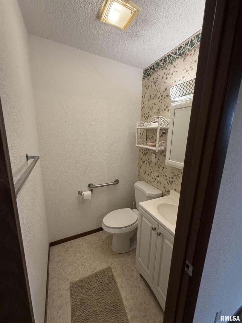 420 North 9th Street Benton, IL 62812 - Photo 15 of 26 a bathroom with a sink a toilet a tub and shower