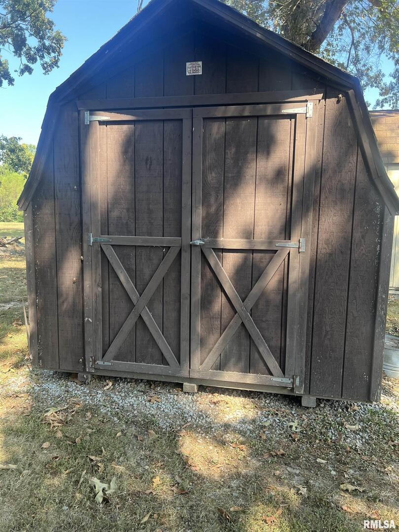 420 North 9th Street Benton, IL 62812 - Photo 24 of 26 a view of a garage