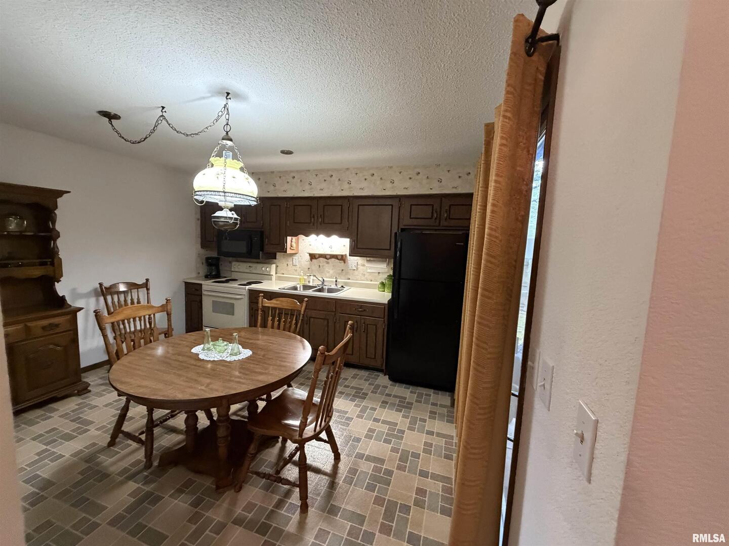 420 North 9th Street Benton, IL 62812 - Photo 9 of 26 a view of a dining room with furniture