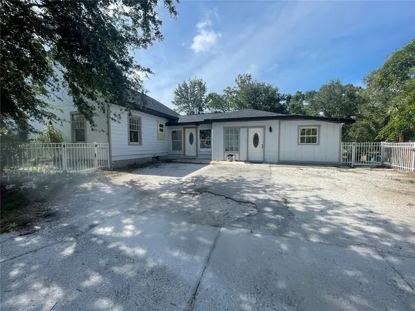 $1,995 | 1339 13th Street West, Unit A, Bradenton, FL 34205