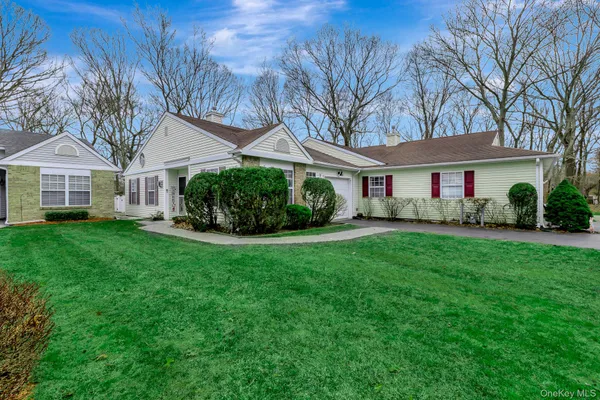 $419,000 | 7 Possum Path, Coram, NY 11727