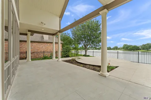 $800,000 | 231 Grand Lakes Drive, Baton Rouge, LA 70810