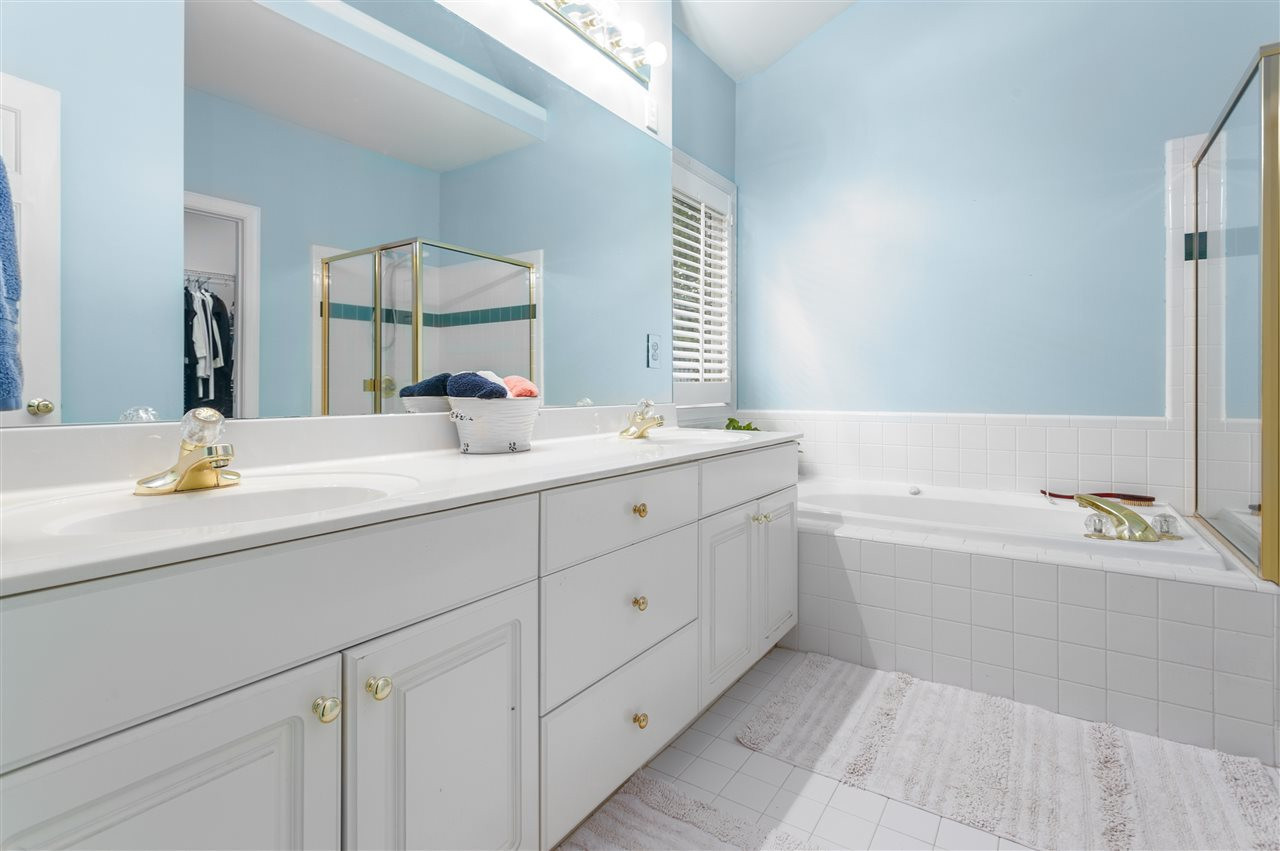 2924 Tillinghast Trail Raleigh, NC 27613 - Photo 18 of 30 Master Bathroom