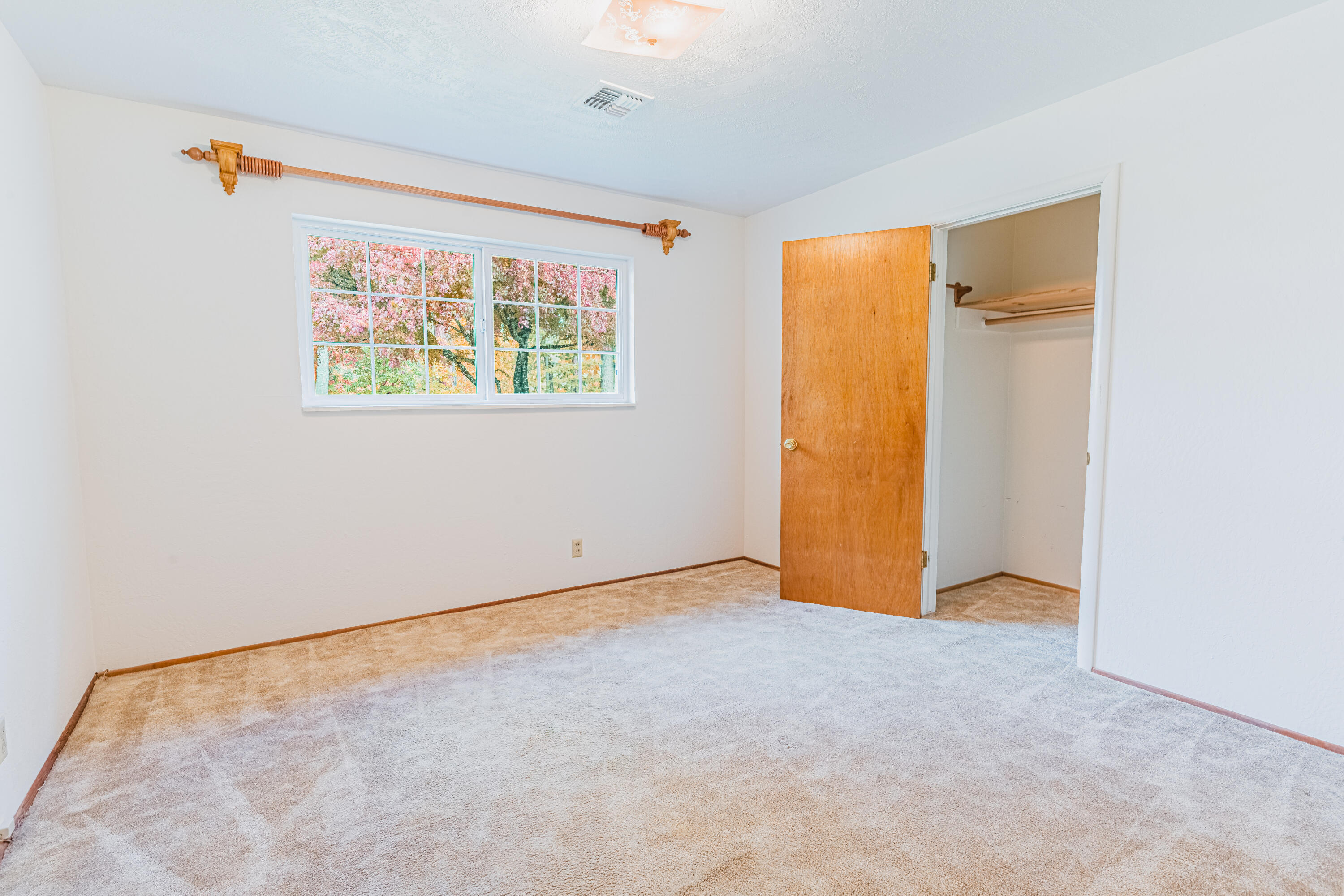 307 Espey Road Grants Pass, OR 97527 - Photo 23 of 34 307 Espey Rd - Grants Pass, OR 97527-14