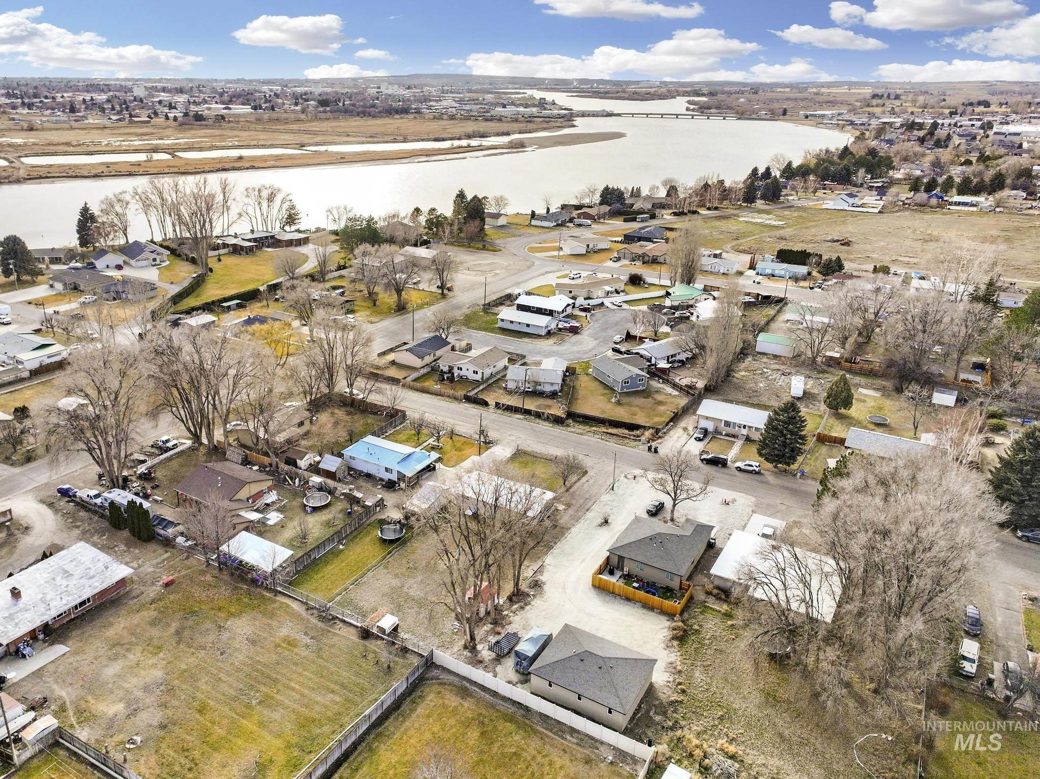 1840 V Street Heyburn, ID 83336 - Photo 35 of 45 Aerial view of property's location featuring nearby suburban area and a nearby body of water