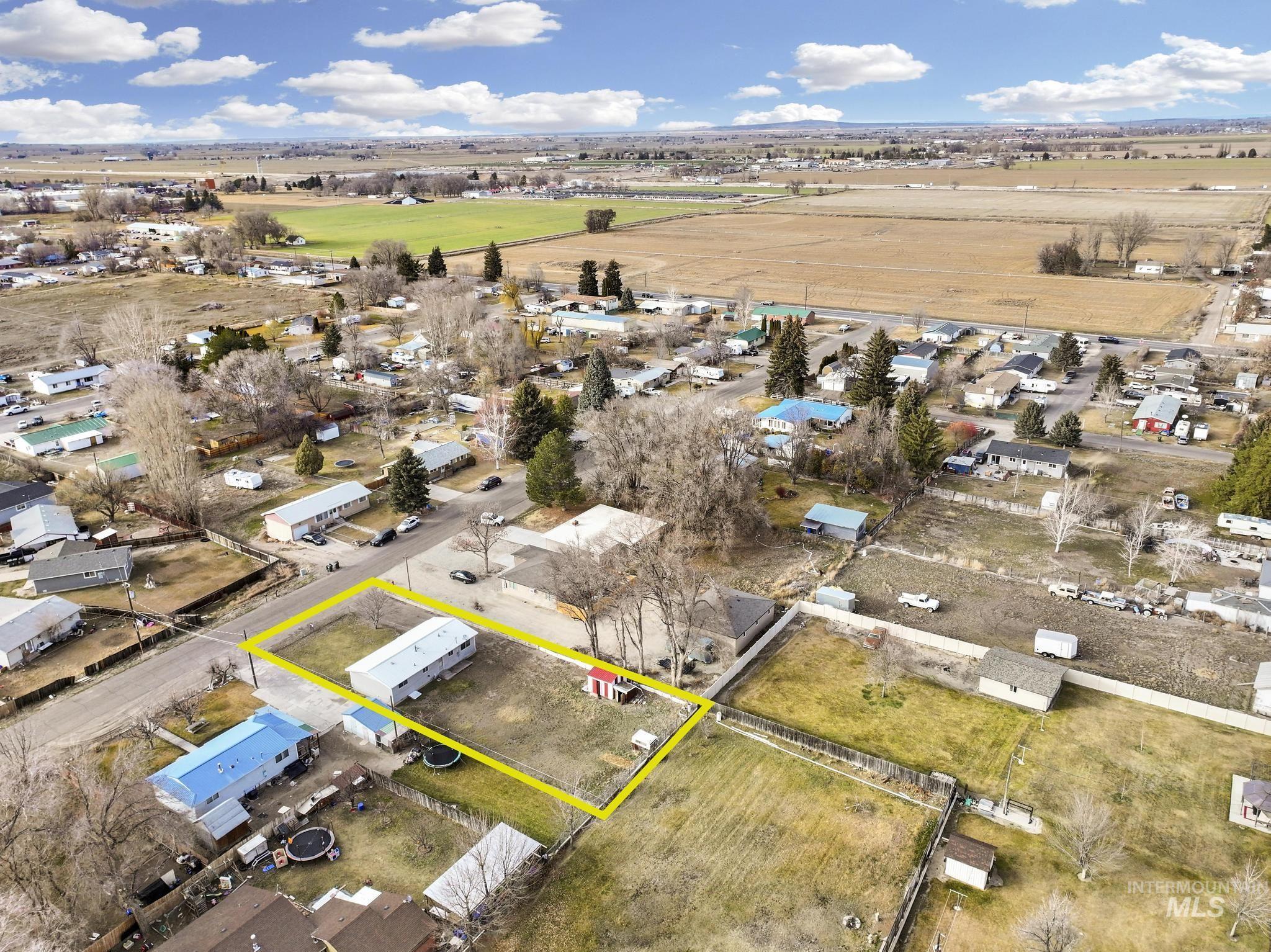 1840 V Street Heyburn, ID 83336 - Photo 41 of 45 Aerial view of property's location with nearby suburban area and property boundaries highlighted