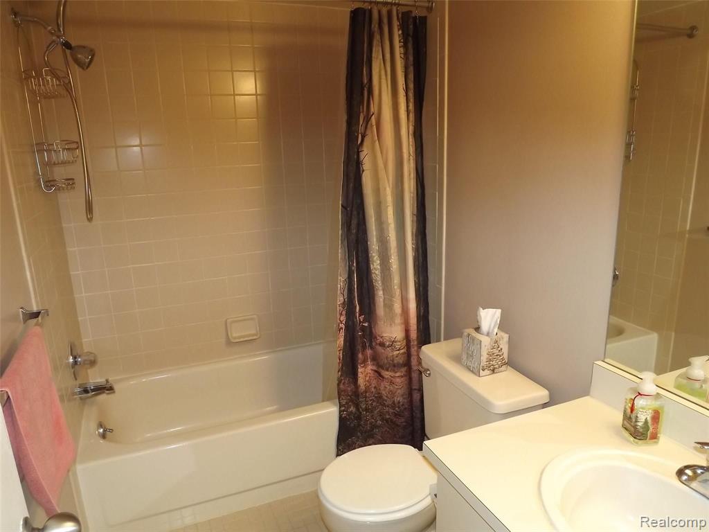 641 Ashley Circle, Unit 139 Rochester Hills, MI 48307 - Photo 9 of 14