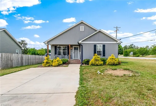 $249,500 | 100 Hillside Drive, Thomasville, NC 27360