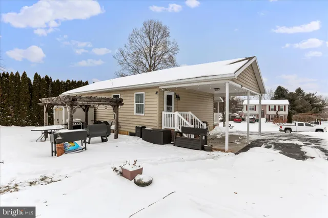 $242,900 | 1660 Hawthorne Lane, Chambersburg, PA 17202