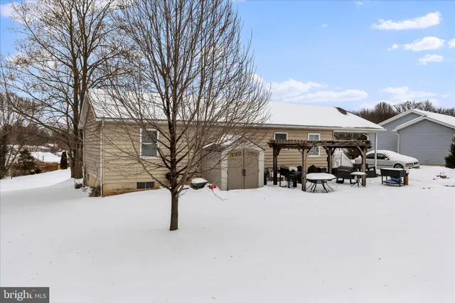 $242,900 | 1660 Hawthorne Lane, Chambersburg, PA 17202