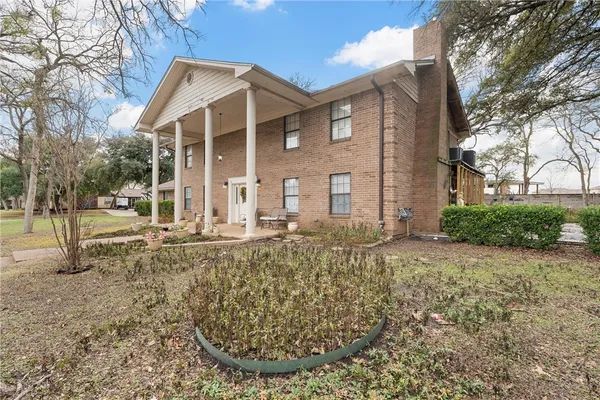 $489,000 | 1610 Oak Hollow Drive, Woodway, TX 76712