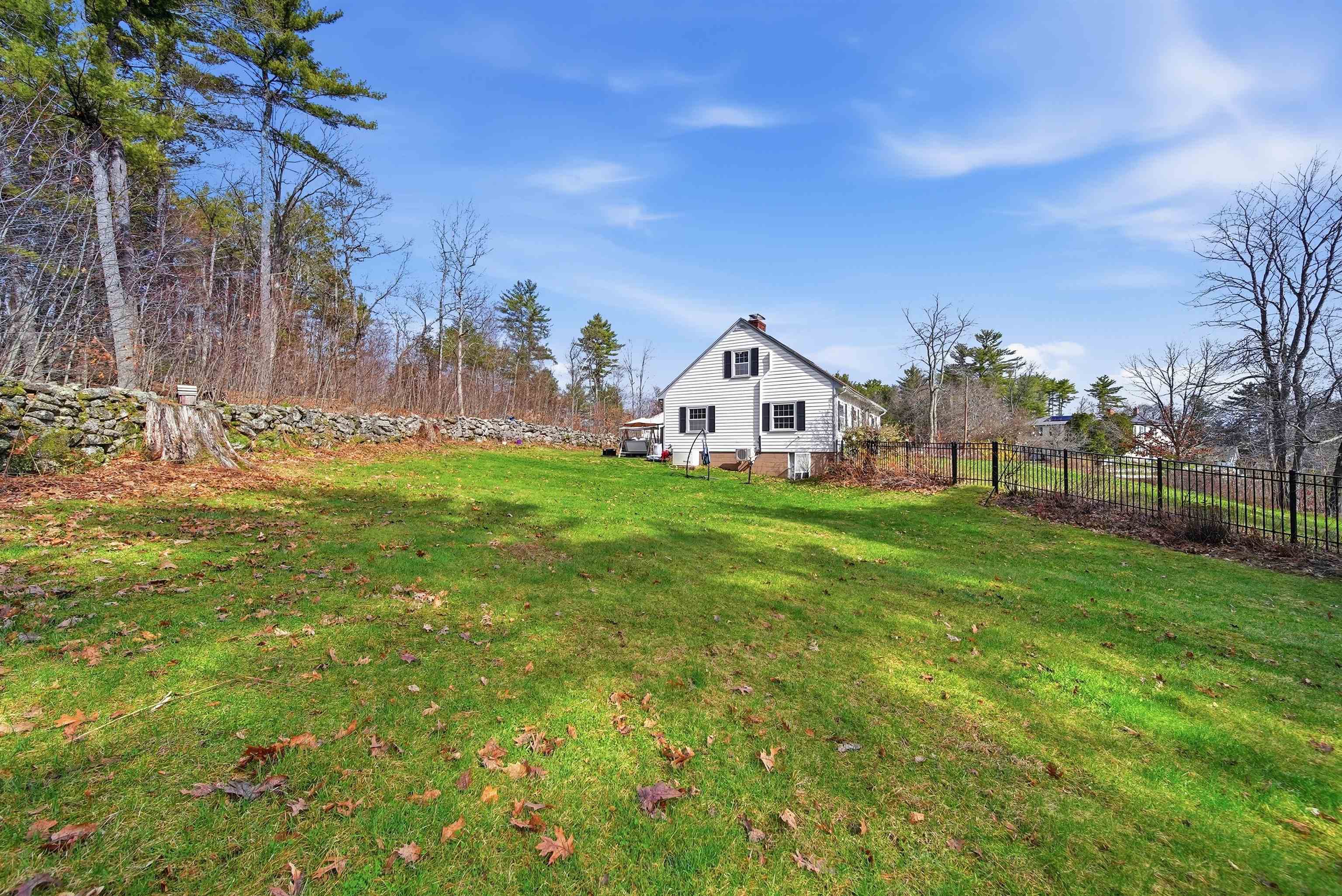 209 Hooksett Road Auburn, NH 03032 - Photo 3 of 50
