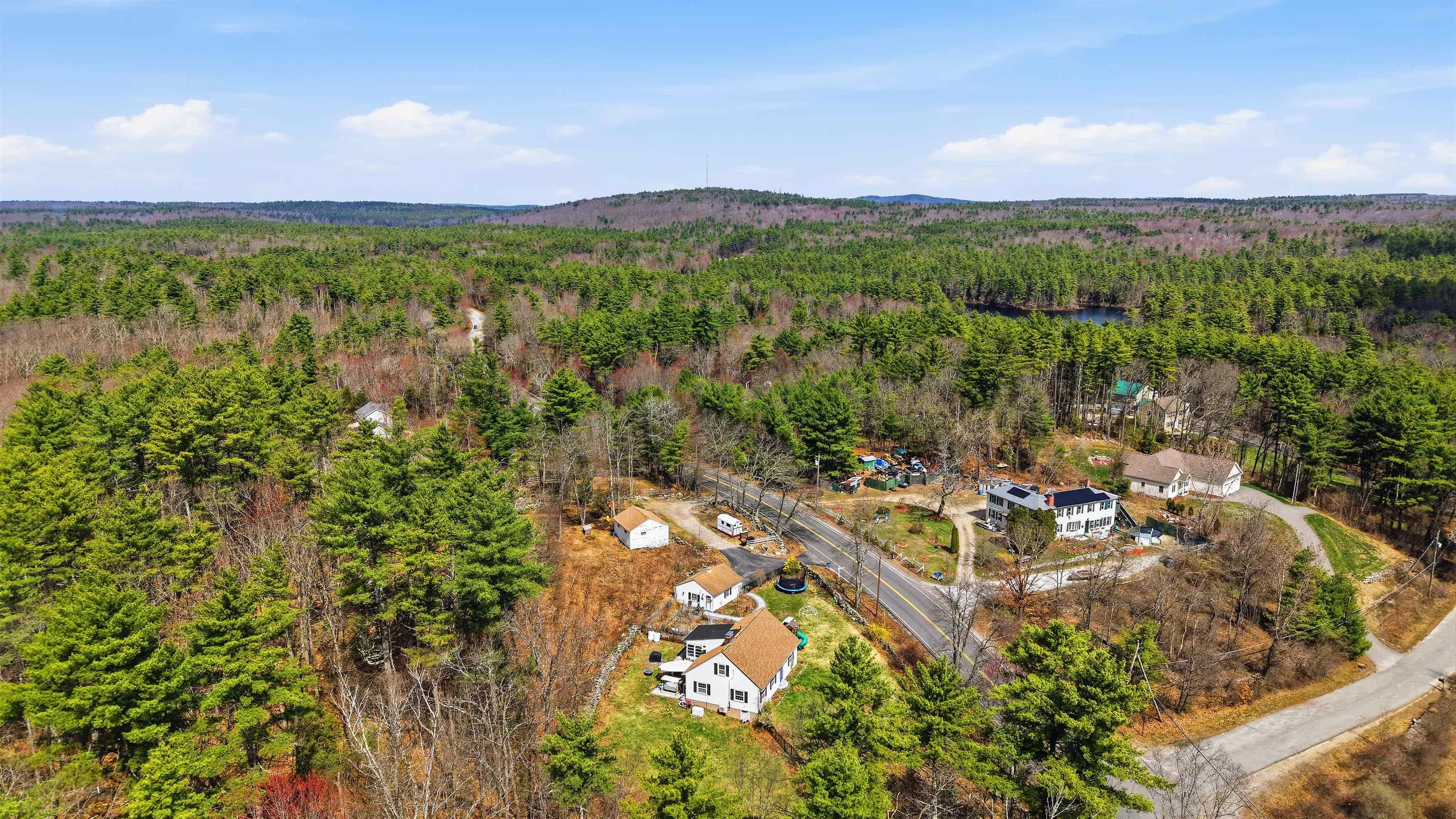 209 Hooksett Road Auburn, NH 03032 - Photo 4 of 50