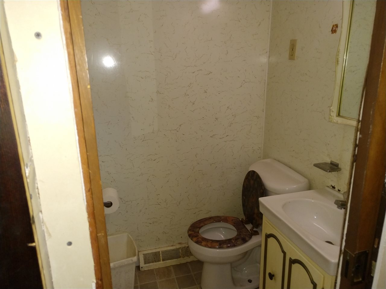 5653 West Monroe Road Alma, MI 48801 - Photo 22 of 44 1865313-21.JPG
