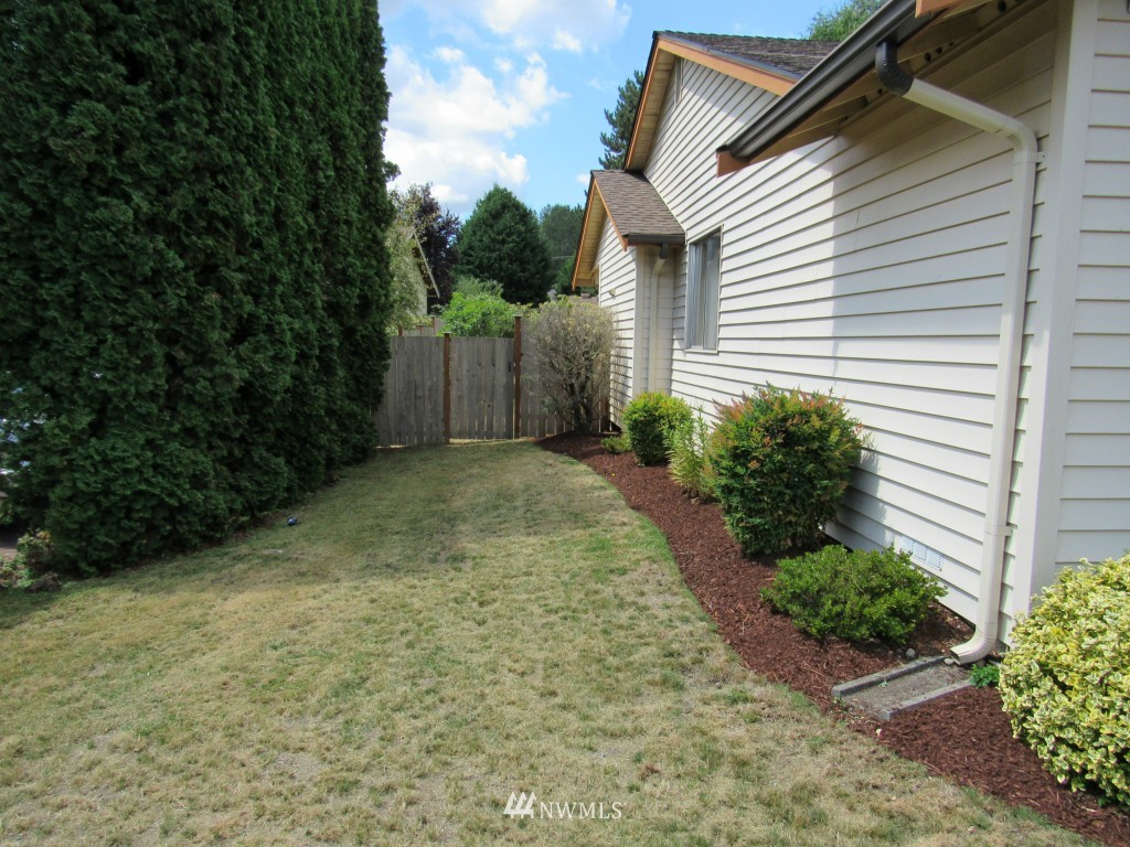 1014 207th Place Southeast Bothell, WA 98012 - Photo 3 of 25 a view of a house with a yard