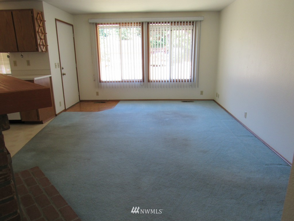 1014 207th Place Southeast Bothell, WA 98012 - Photo 9 of 25 an empty room with a window