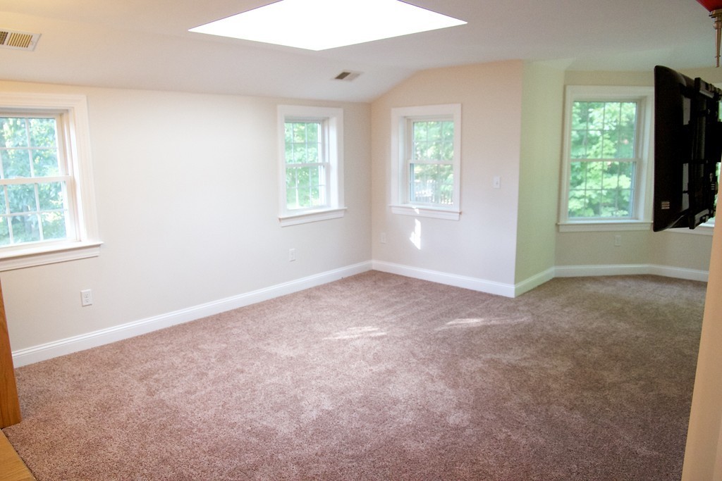 60 Indian Hill Road Worcester, MA 01606 - Photo 9 of 28 Gallery Image 9