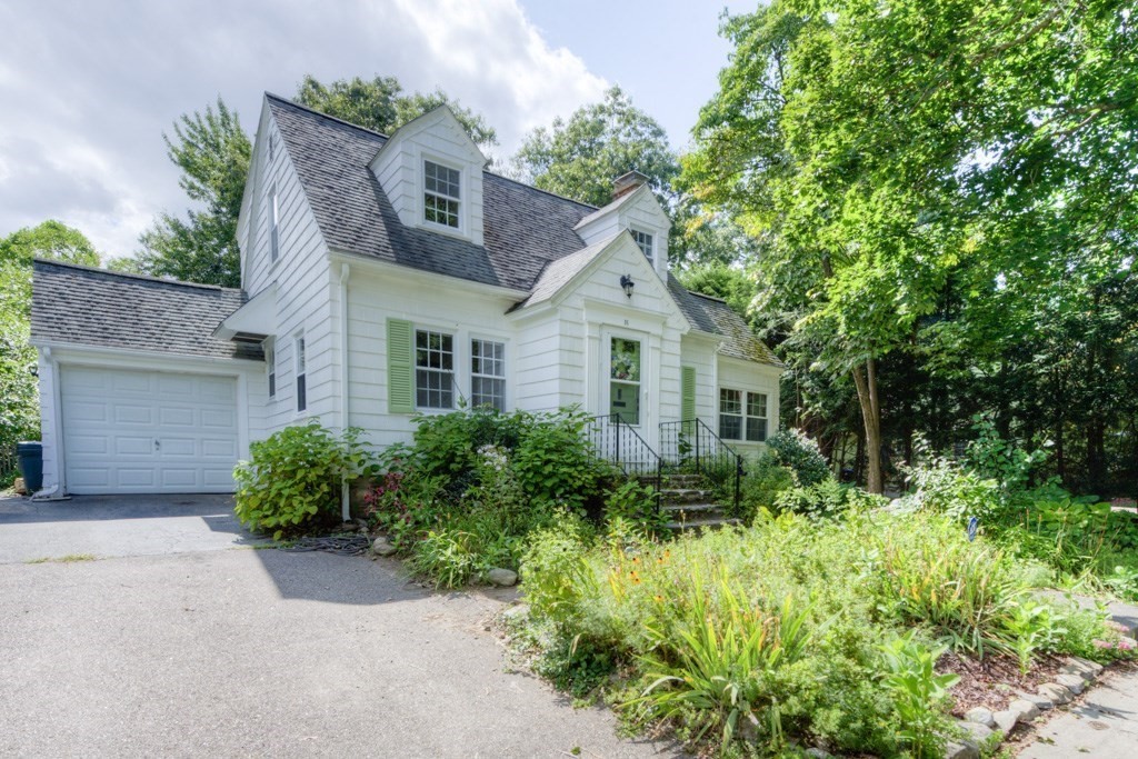 16 Saxon Road Worcester, MA 01602 - Photo 1 of 37 Gallery Image 1