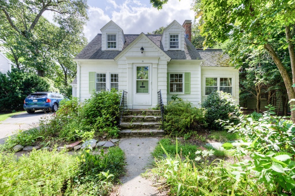 16 Saxon Road Worcester, MA 01602 - Photo 2 of 37 Gallery Image 2