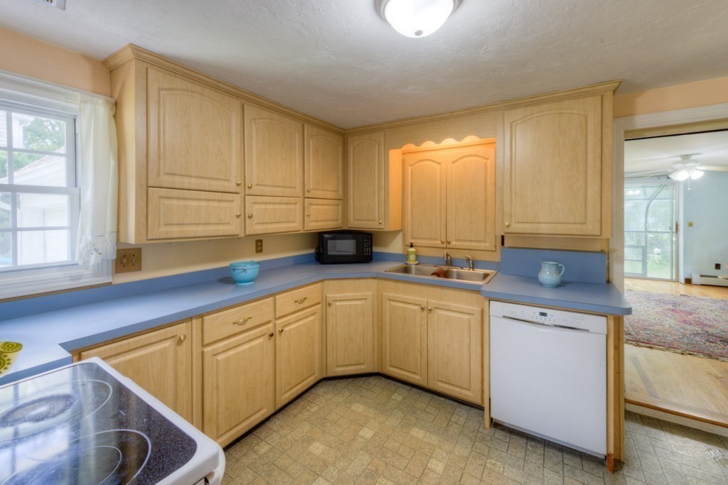 16 Saxon Road Worcester, MA 01602 - Photo 21 of 37 Gallery Image 21