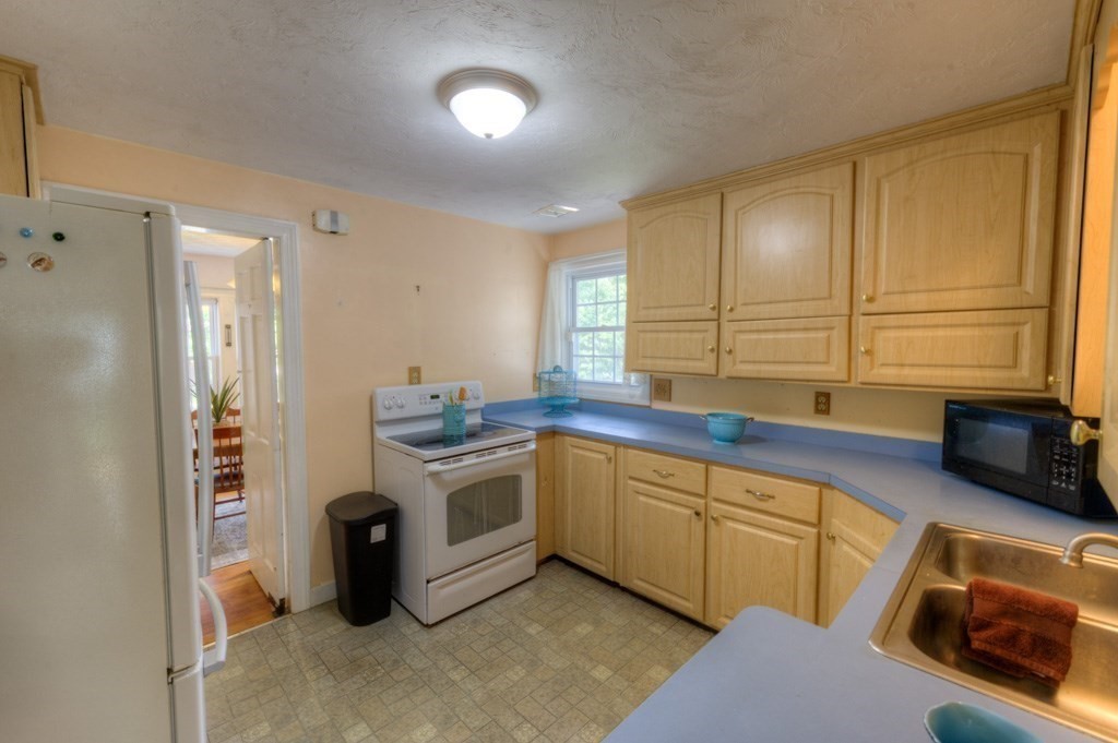16 Saxon Road Worcester, MA 01602 - Photo 22 of 37 Gallery Image 22
