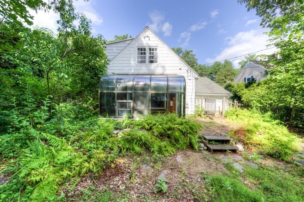 16 Saxon Road Worcester, MA 01602 - Photo 6 of 37 Gallery Image 6