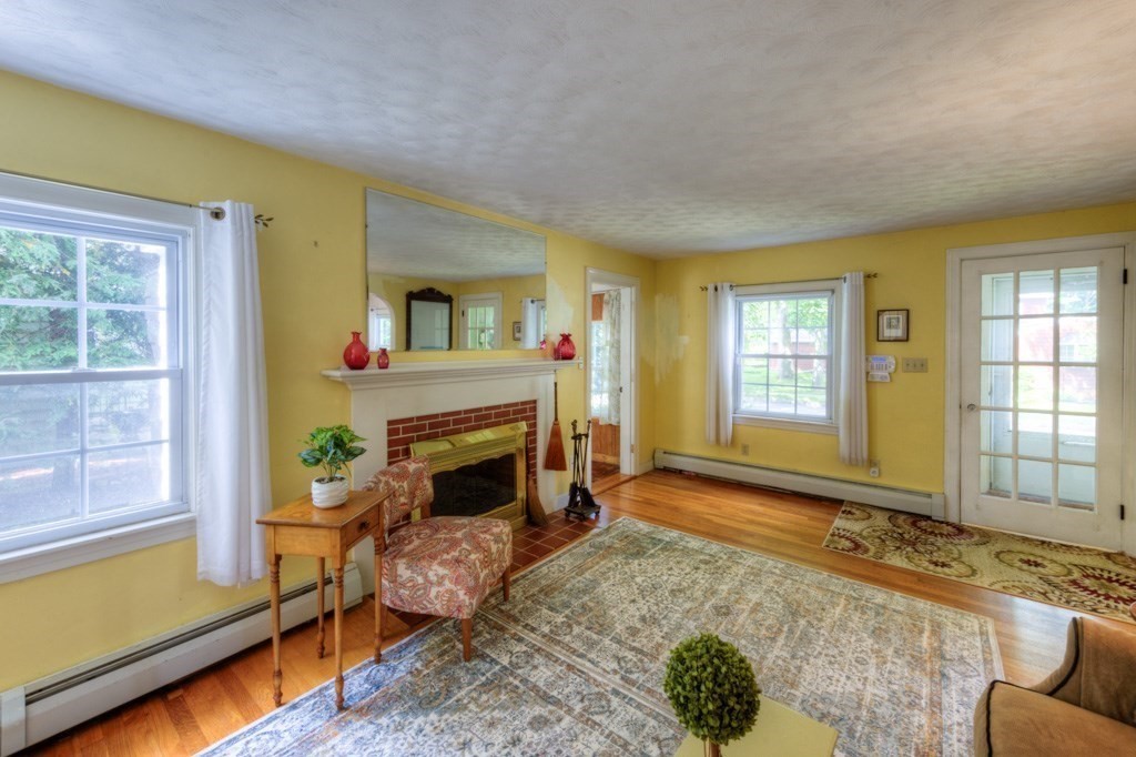 16 Saxon Road Worcester, MA 01602 - Photo 10 of 37 Gallery Image 10