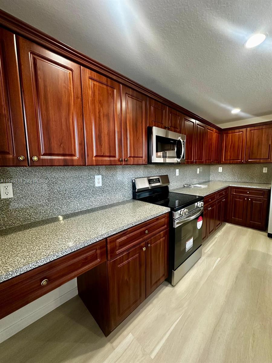 15205 Southwest 30th Terrace, Unit 15205 Miami, FL 33185 - Photo 13 of 34