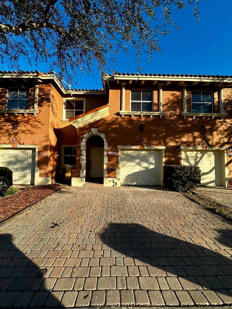 15205 Southwest 30th Terrace, Unit 15205 Miami, FL 33185 - Photo 2 of 34