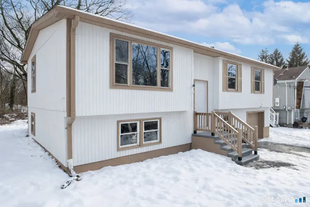 $400,000 | 70 Coleman Street, West Haven, CT 06516