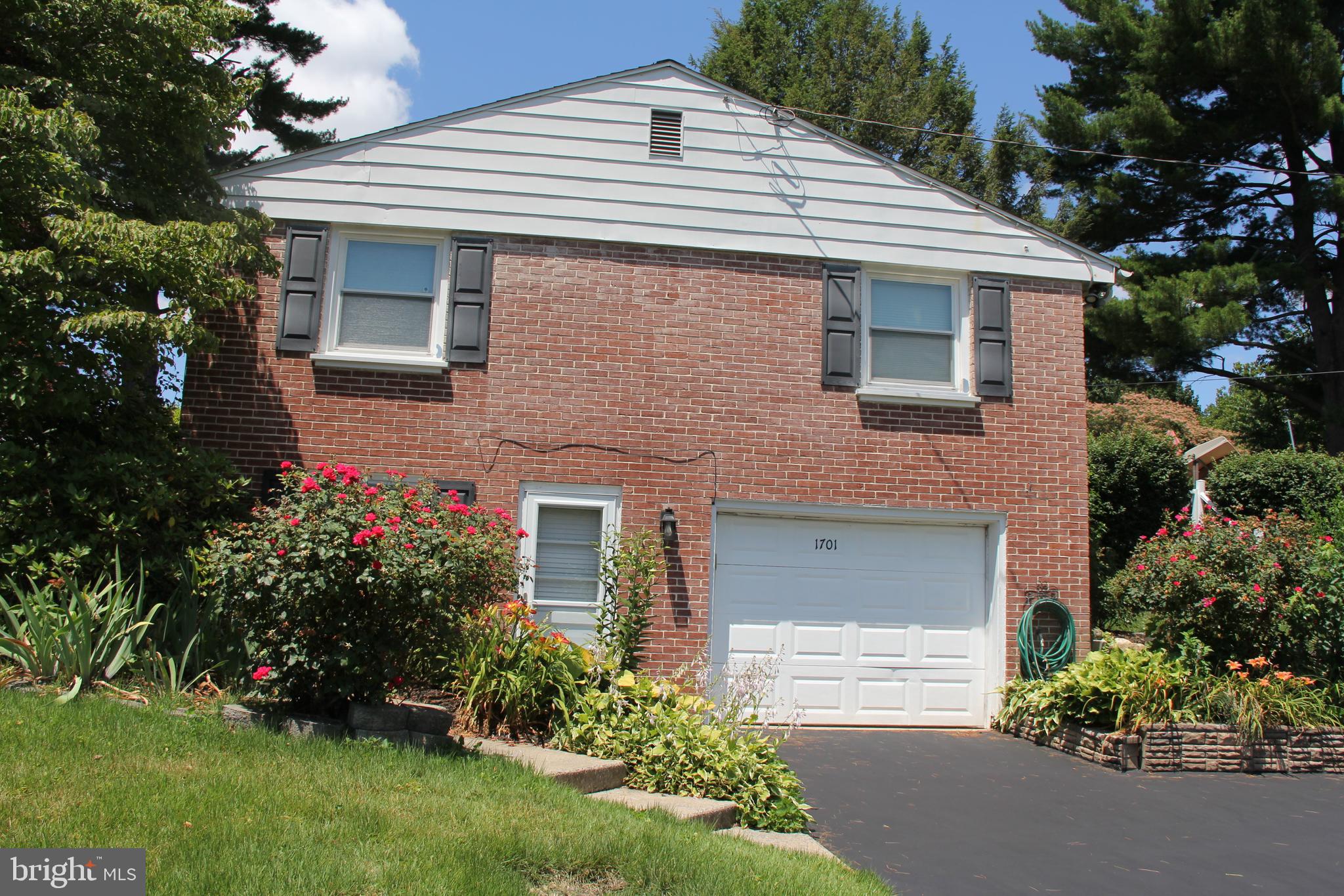 1701 Valley Forge Road Lancaster, PA 17603 - Photo 2 of 52 Built in Garage Side Entry