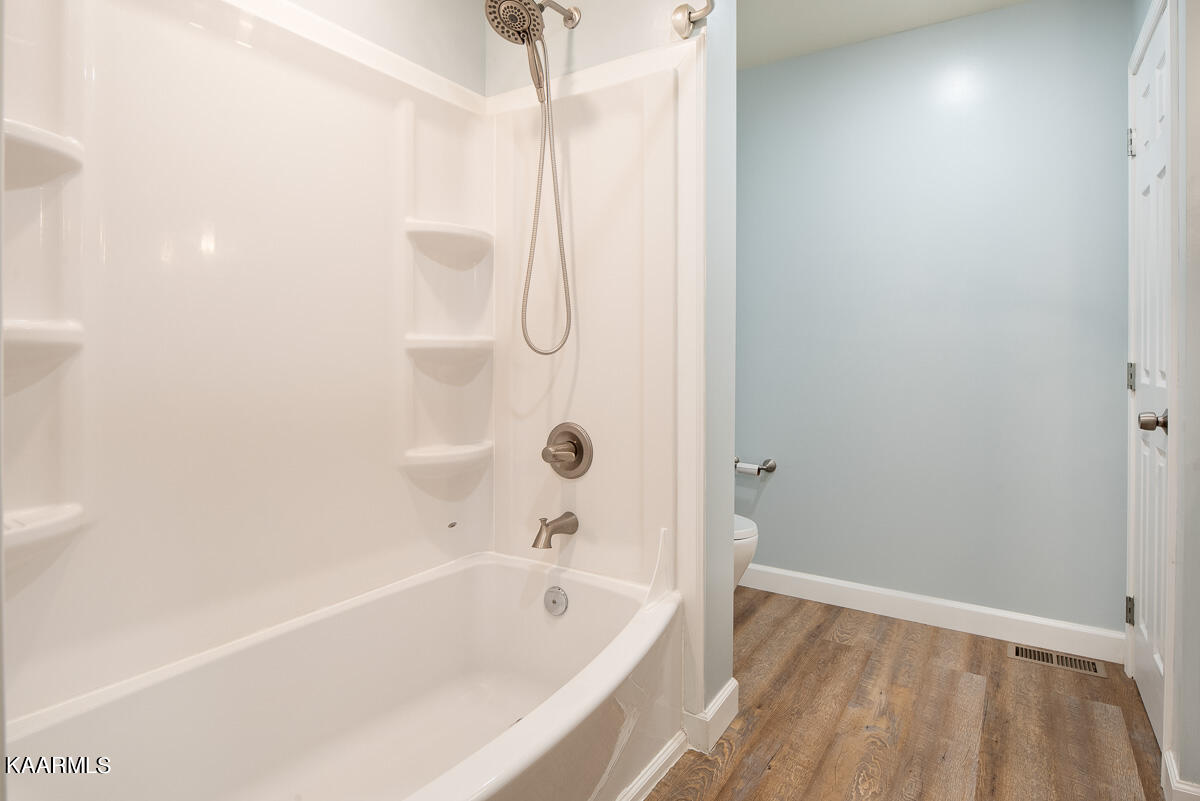 2705 Sood Road, Unit F Knoxville, TN 37921 - Photo 10 of 25 Primary Bathroom