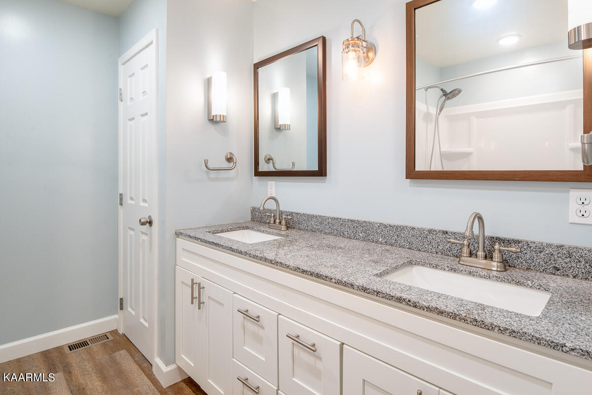 2705 Sood Road, Unit F Knoxville, TN 37921 - Photo 11 of 25 Primary Bathroom (2)