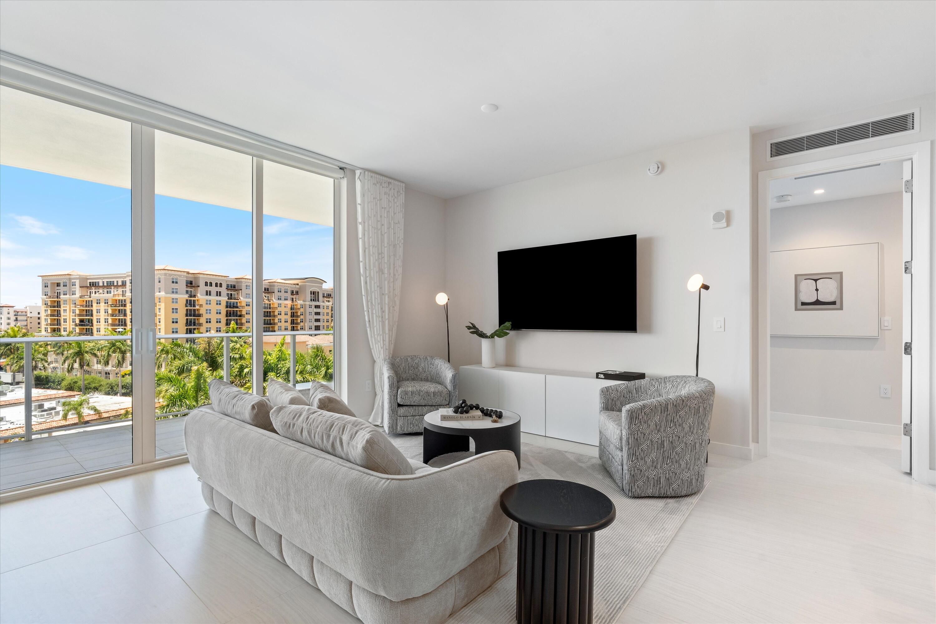 220 Southeast Mizner Boulevard, Unit 604 Boca Raton, FL 33432 - Photo 4 of 52 Living Area