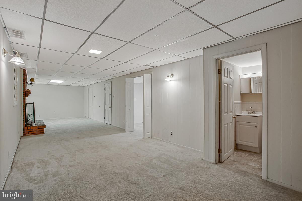 454 Manor Road Arnold, MD 21012 - Photo 22 of 36 Famliy Room