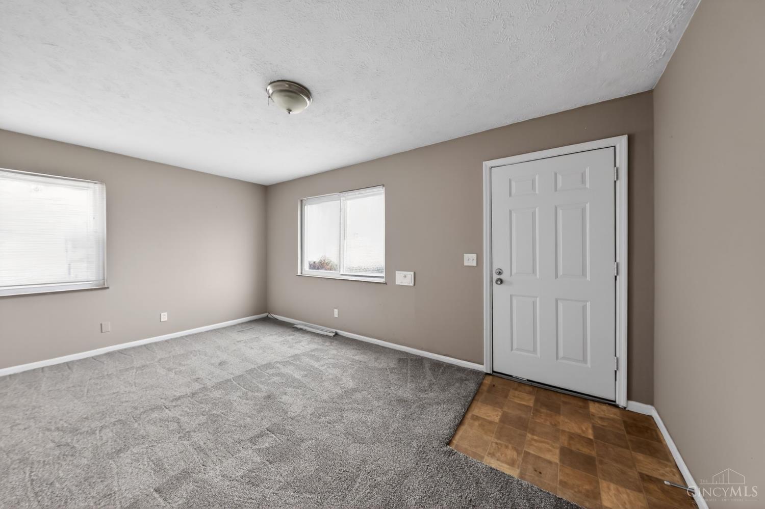 8634 Daly Road Cincinnati, OH 45231 - Photo 4 of 34