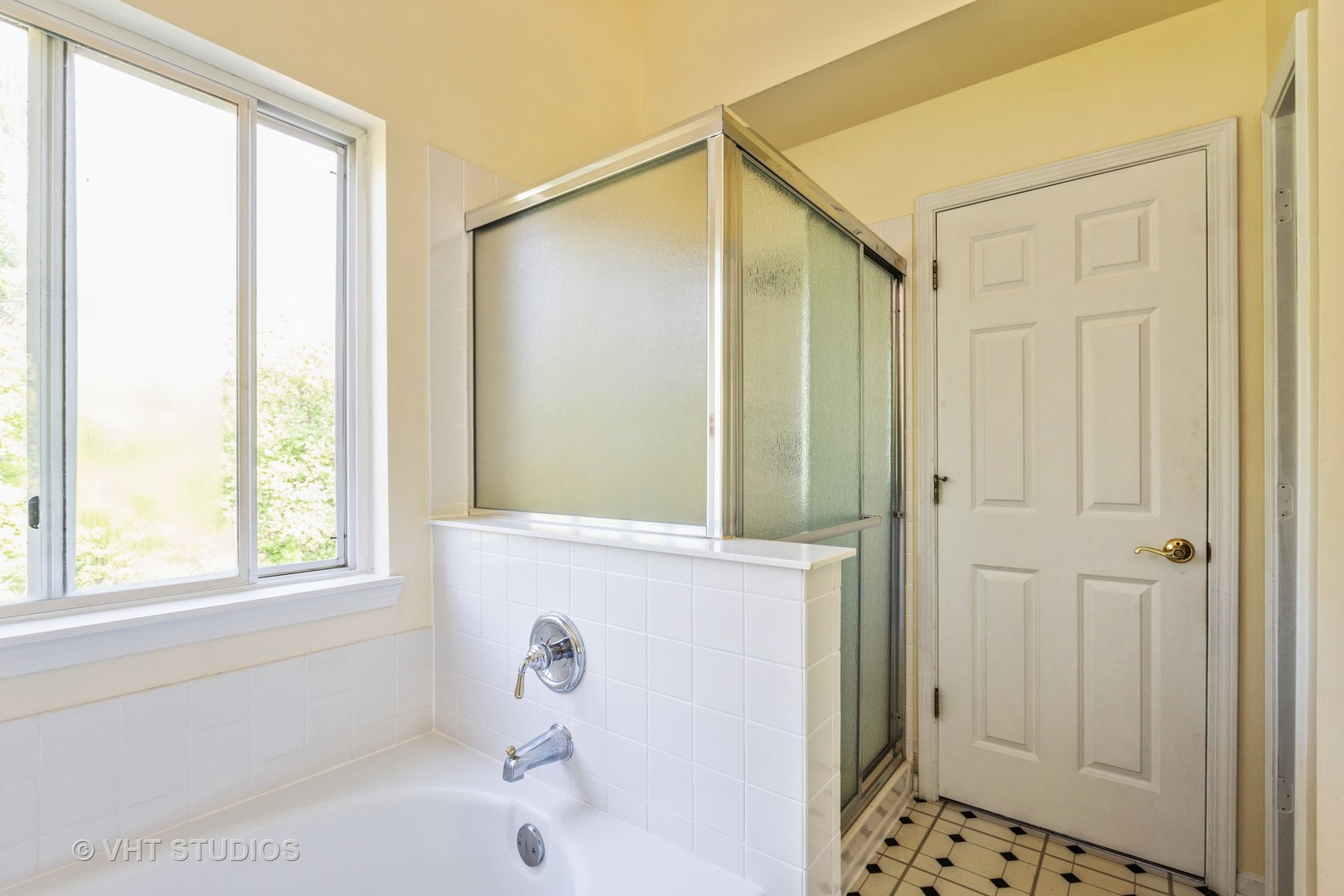 28494 Wagon Trail Road Lakemoor, IL 60051 - Photo 10 of 17 a bathroom with a shower and a tub