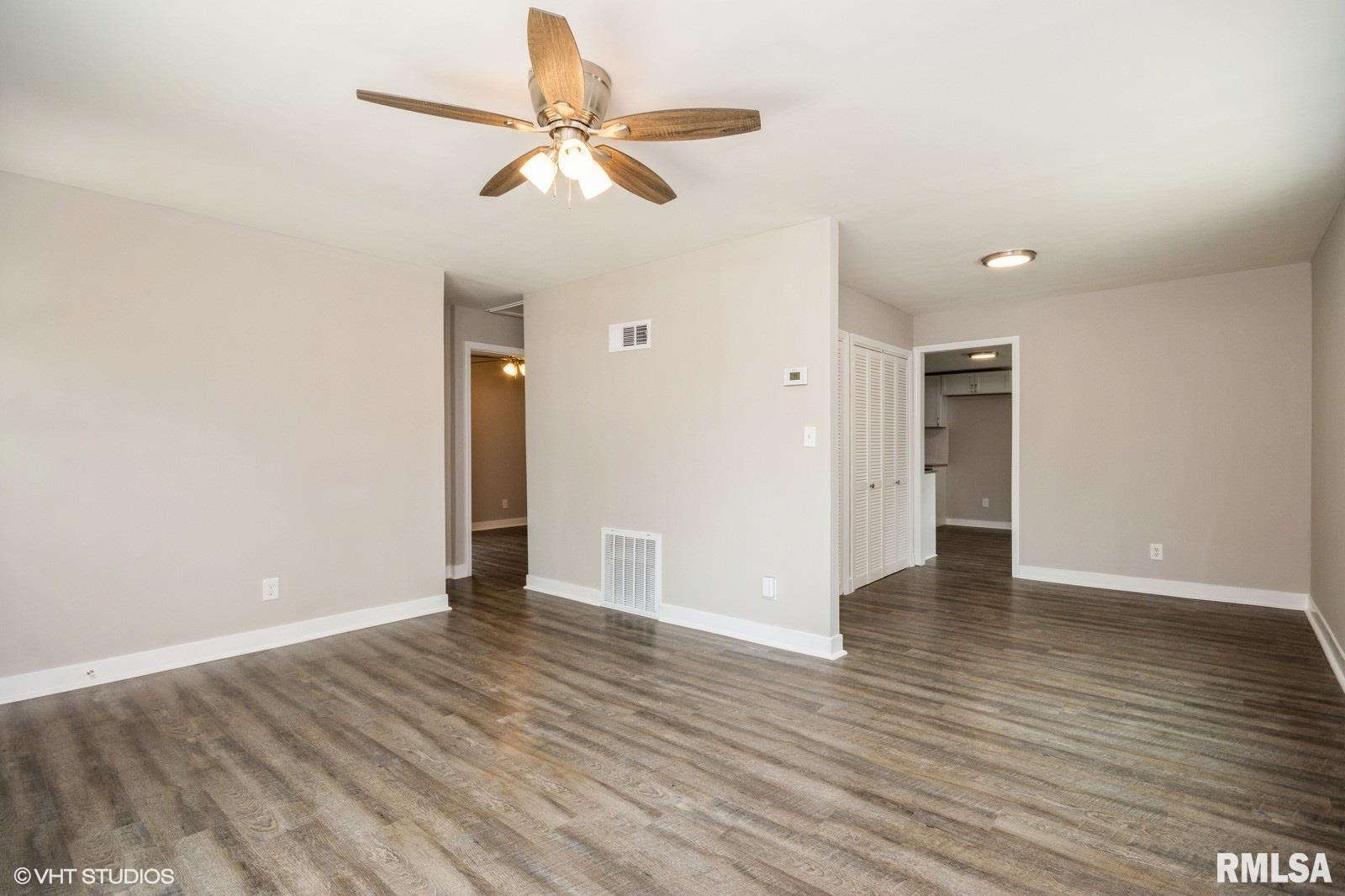 18 Goodwin Court Springfield, IL 62704 - Photo 3 of 15