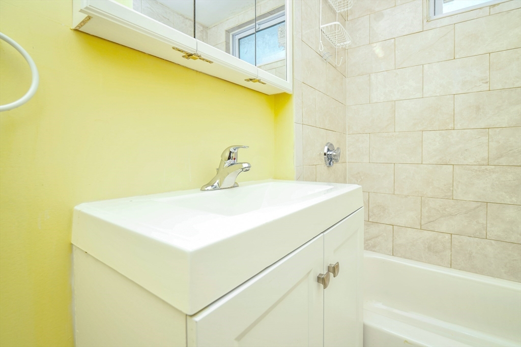 15 Vesta Road Boston, MA 02124 - Photo 11 of 16