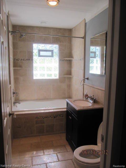 3151 St Clair Drive Rochester, MI 48309 - Photo 5 of 15 Main Bath.JPG