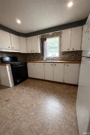 $179,900 | 12514 Bonnie Lane, Middlebury, IN 46540