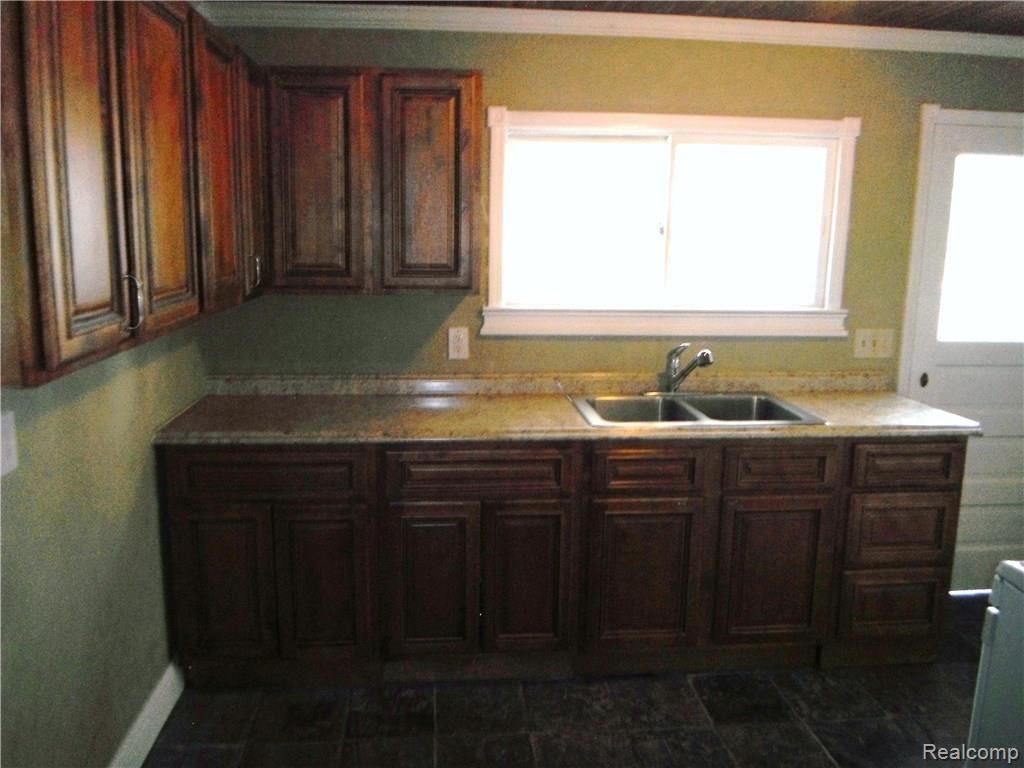 12111 Inkster Road Taylor, MI 48180 - Photo 4 of 31